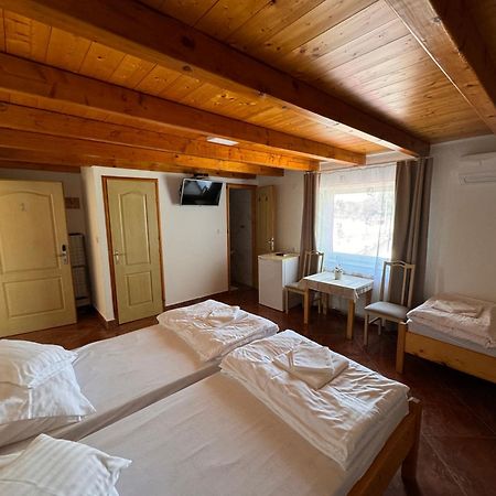 Fuerdo Panzio Bed & Breakfast Karcag Exterior photo